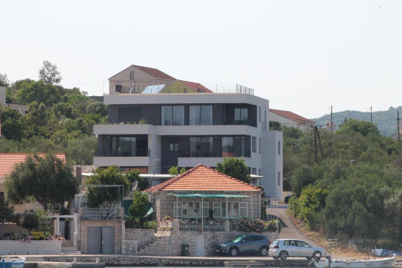 Apartments Marebella Lumbarda Bagian luar foto