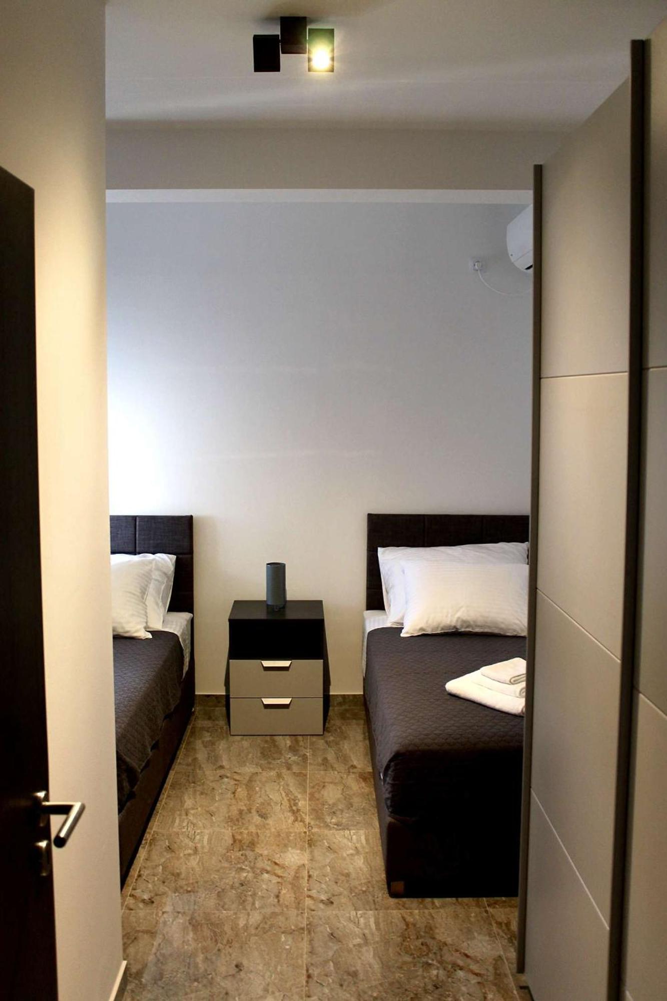 Apartments Marebella Lumbarda Ruang foto